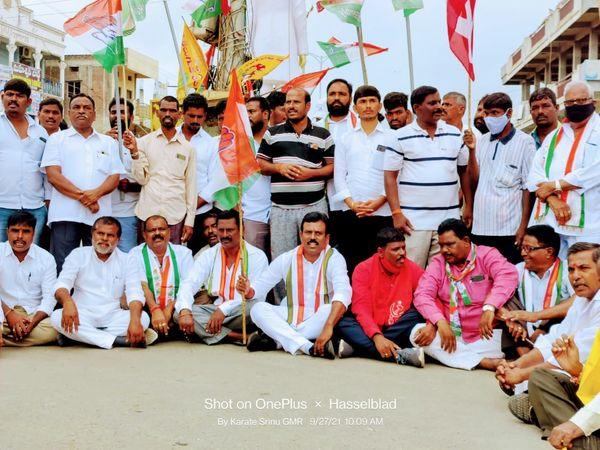 meegmr's tweet photo. Participated in #BharathBandh at Kothakota #devarakadraassembly
@manickamtagore @revanth_anumula @MYaskhi @DamodarCilarapu @mgoud6666 @NarenderVem @PonnamLoksabha @DrMalluRavi1 @kcvenugopalmp @srinivasiyc @NsBoseraju https://t.co/yjGZ9NTrCR