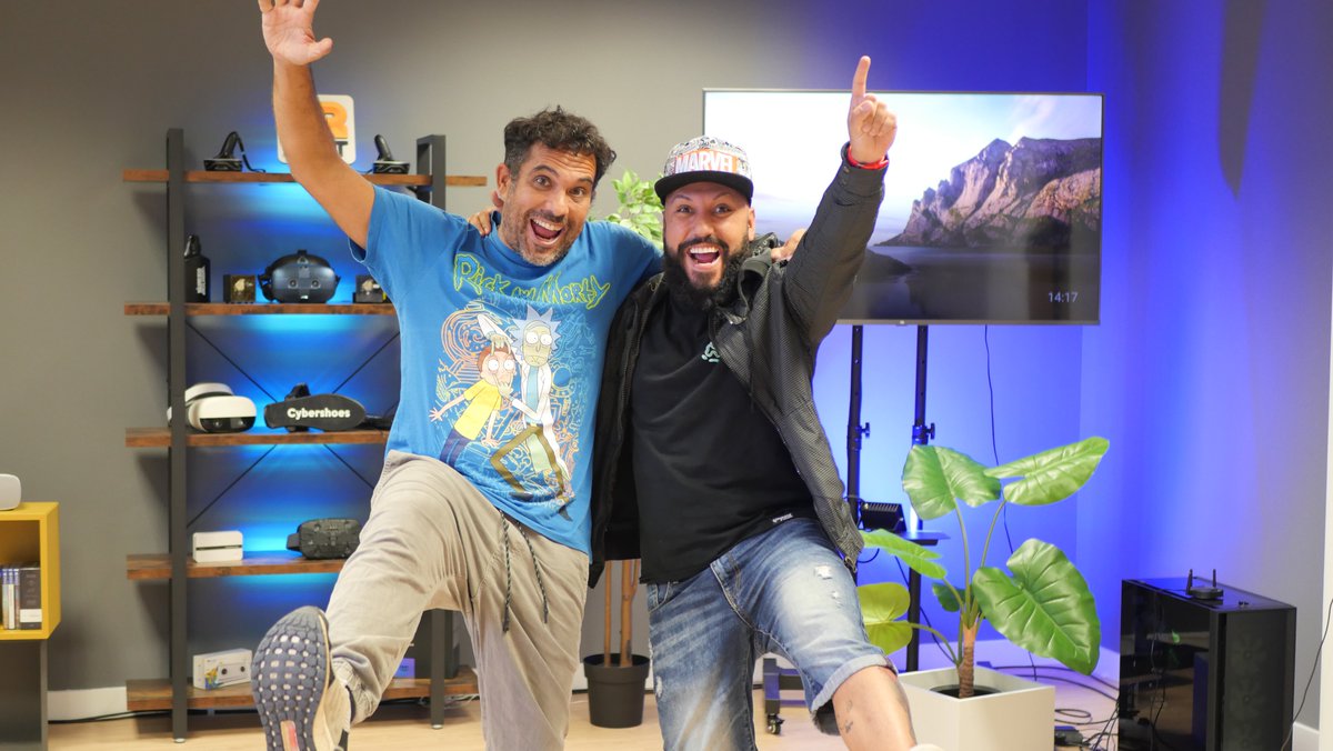 XR_Spot's tweet photo. Otra visita mas a nuestro estudio.
Gracias @SergioJimenezVK por hacernos disfrutar de tu presencia, con esas charlas tan interesantes y viendo como disfrutabas de la realidad virtual. https://t.co/Rw721njniT