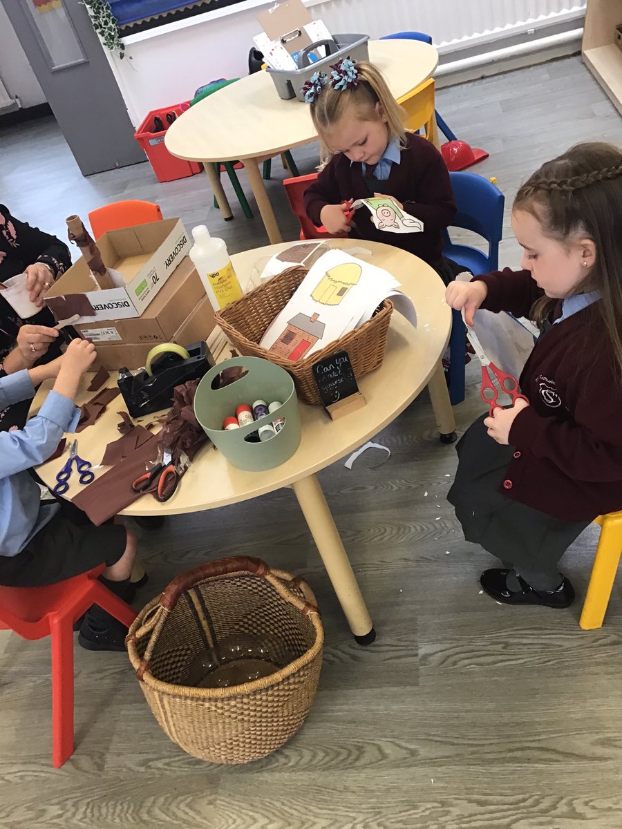 CharlesPrimary's tweet photo. Three little pigs fun. We are making a brick house, making wolf pancakes and drawing pigs in Reception this morning. 🐷🐽🐖#StChEnglish #StChWriting #StChArt #StChEYFS https://t.co/LtelftE45v