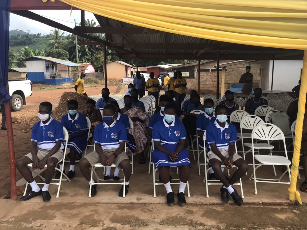 EuropeInGhana's tweet photo. We are getting ready for the tree planting at Atewa Forest! #ActNow  #EUclimateweek @IrchadR @arochaghana #regreenghana #regreening #Ghana https://t.co/kR3fpbAQX7