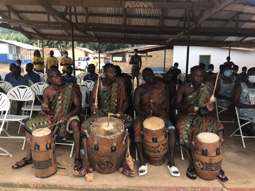 EuropeInGhana's tweet photo. We are getting ready for the tree planting at Atewa Forest! #ActNow  #EUclimateweek @IrchadR @arochaghana #regreenghana #regreening #Ghana https://t.co/kR3fpbAQX7