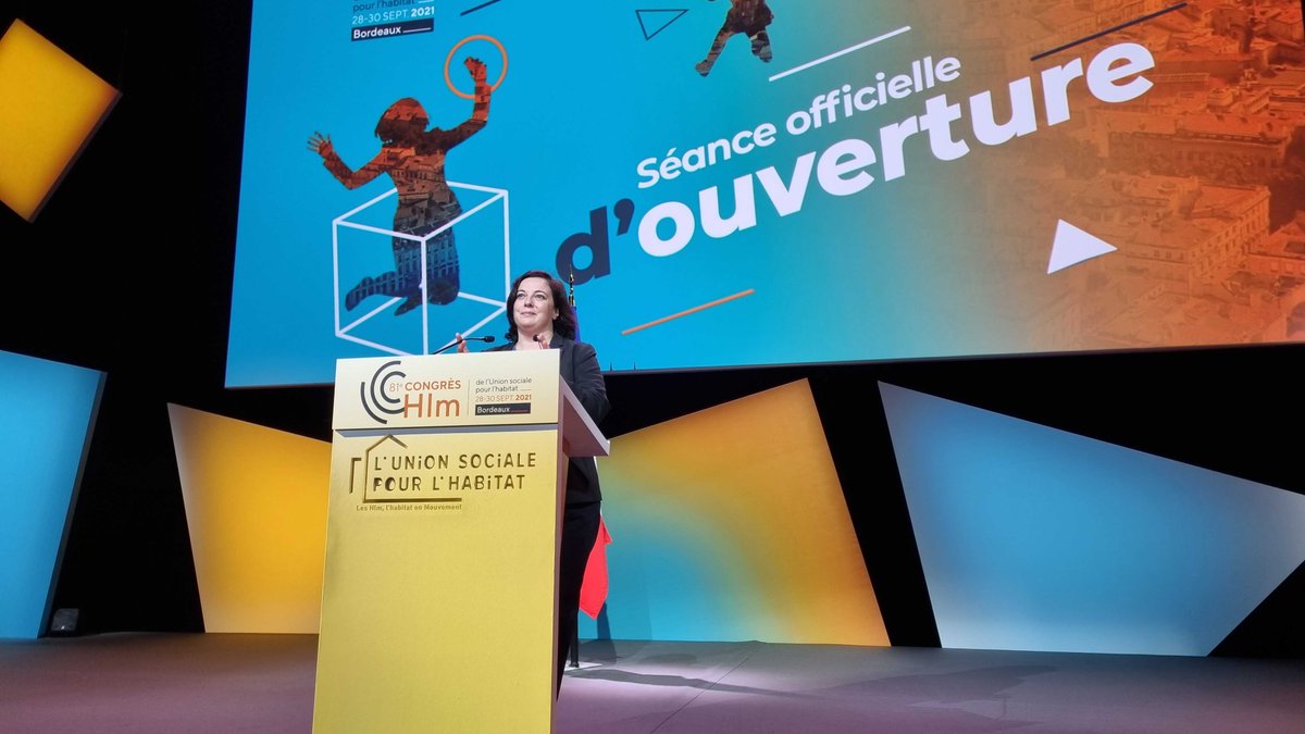 "Le logement est un droit qui a besoin de l'intervention publique pour être effectif. Les demandeurs de #logementsocial ont un visage, une histoire. C'est à eux que nous devons penser en construisant l'avenir." <a href="/emmacosse/">Emmanuelle Cosse</a> #CongrèsHlm