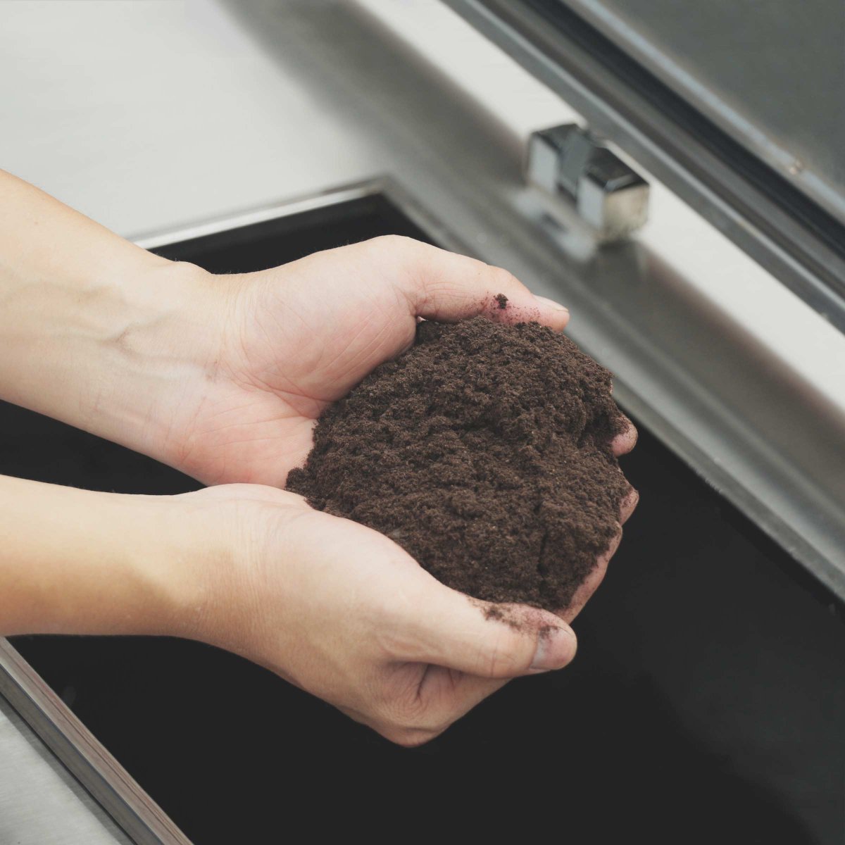 Join the Green Revolution

We supply a range of reasonably priced compost machines. 

Kitchen waste in, peat free compost out. Saving landfill, transportation and above all, money.

loom.ly/LcidEWg

#green #compost #growbackstronger