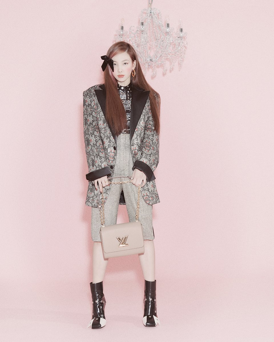 LouisVuitton's tweet photo. #Nayeon in #LouisVuitton. Photographed for @Elle_Korea, the K-Pop superstar wears pieces from @NicolasGhesquière’s #LVFW21 Collection and shows off the iconic Twist bag. https://t.co/KwfNuCVOoo