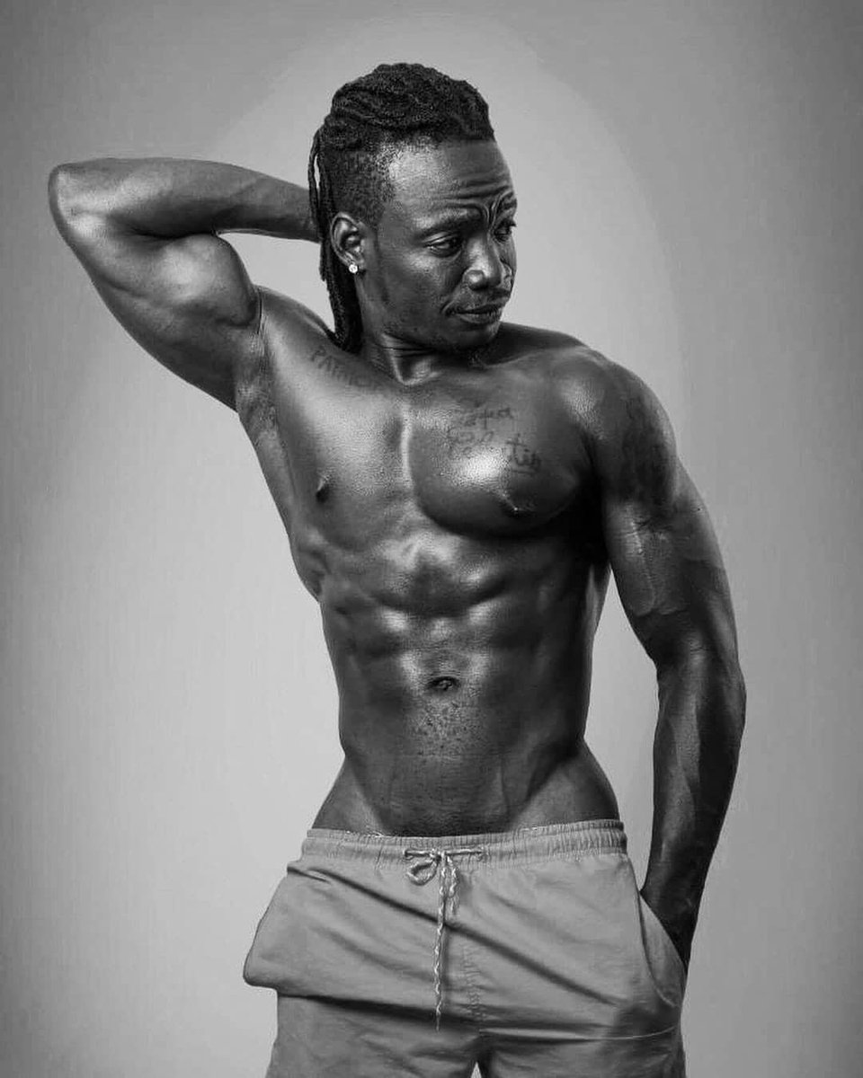 Bodydesire11's tweet photo. Black 🍫🖤 🖤💪🏿 https://t.co/DpswXfAqHy