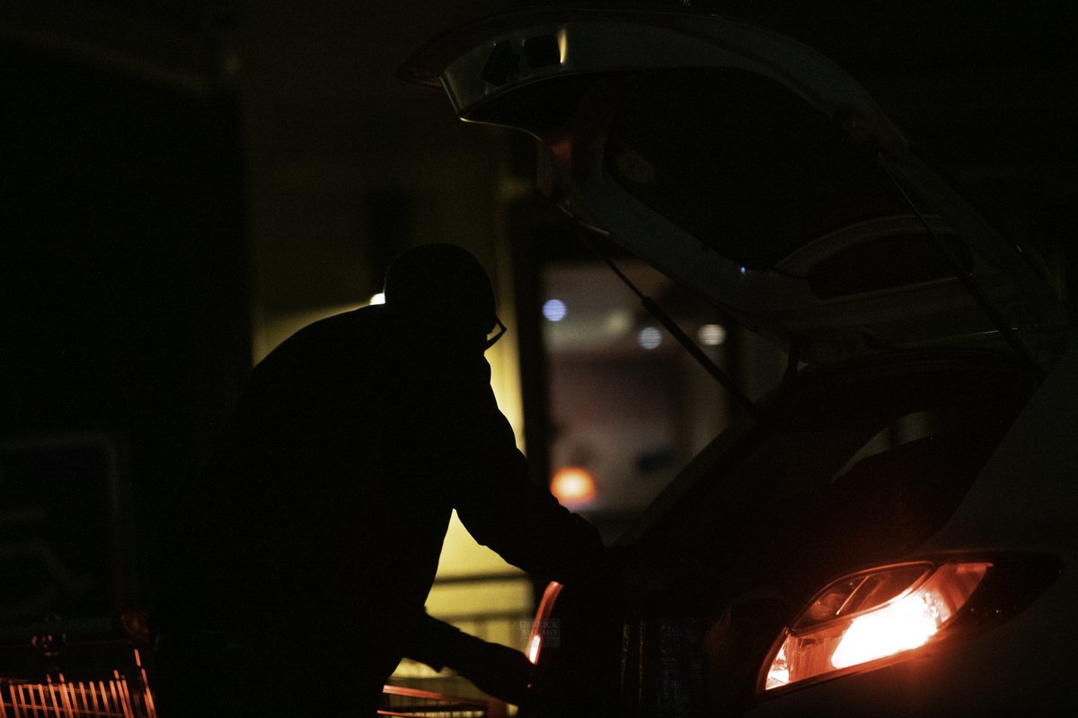 Derrickmilimo's tweet photo. 1.A security guard walks past a street light scrolling his phone. Sept 2021
2. A man loads his shopping in the trunk of his car. Sept 2021
#documentingdailylife #everydaylife #documentaryphotography #streetphotography @NikonMEA https://t.co/eC79rS7jAn