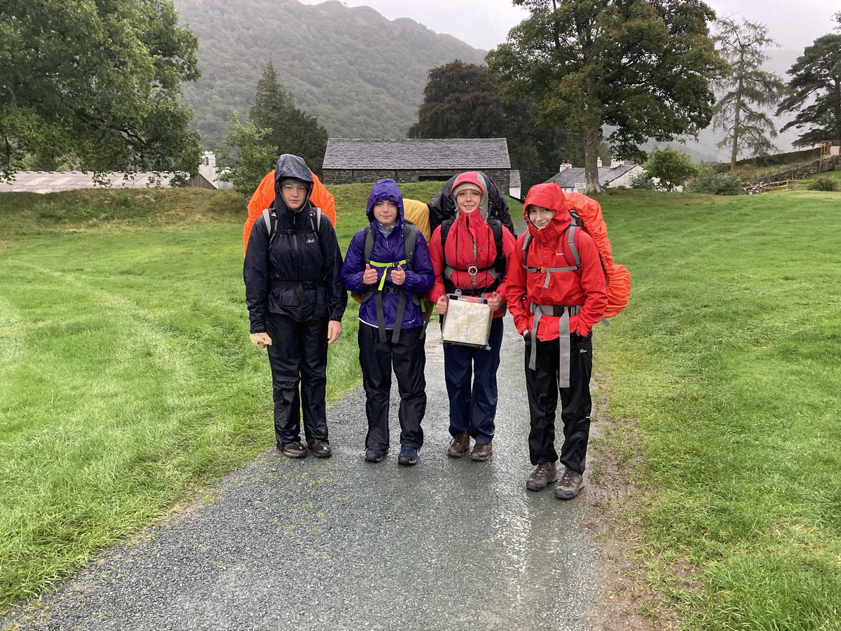 KGSDofE's tweet photo. All groups making great progress despite the weather. #rain #ilpleut #piove #llueve #pluvia 🌧🌧🌧@KGSLanguages https://t.co/Fx0pp8JSuE