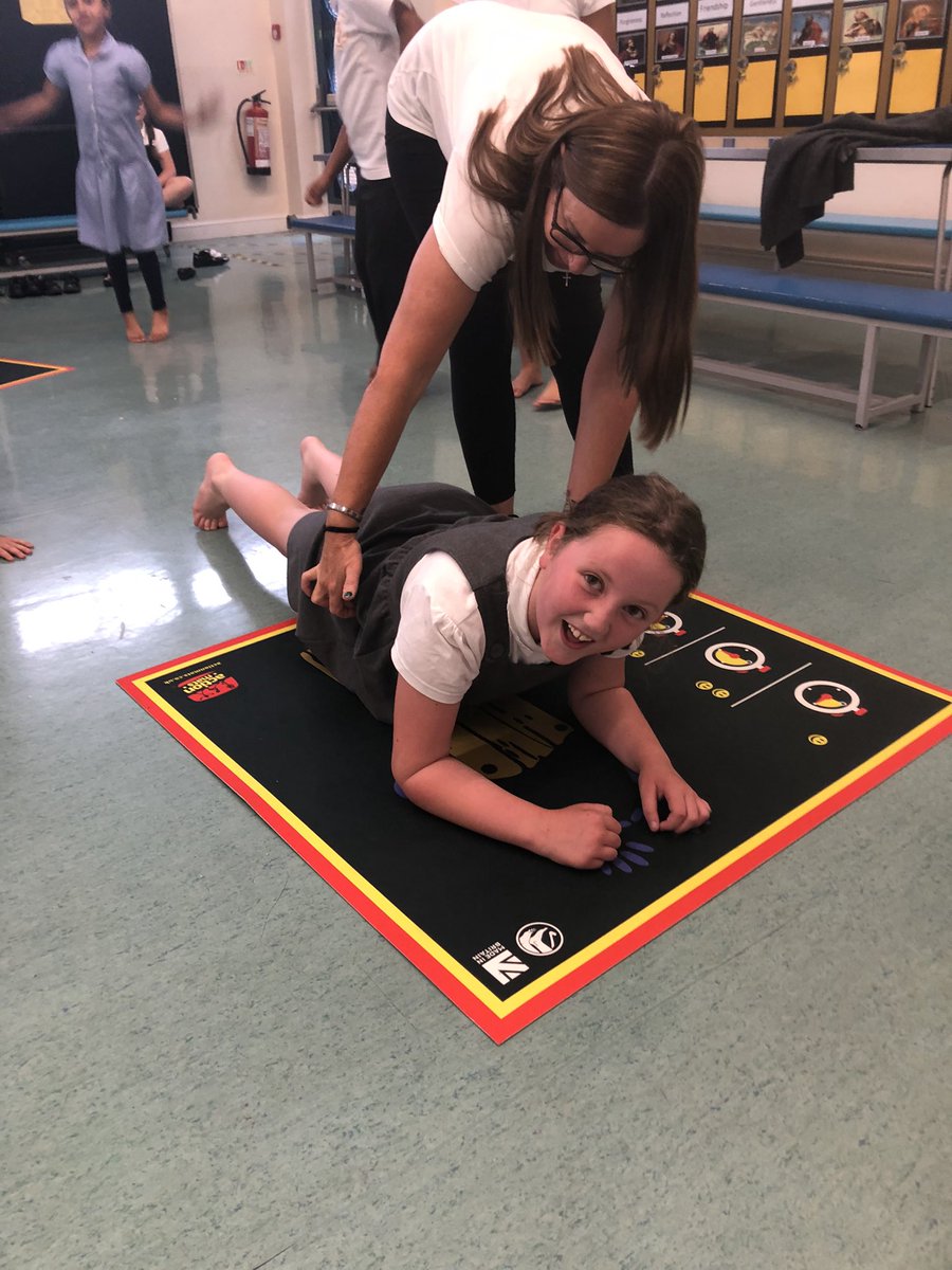 stjosephskly's tweet image. Oak Class PE using our new @Action_Mats @bcw_cat #BestDaysOfTheirLives #OakClassRules