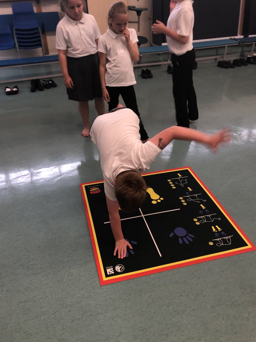 stjosephskly's tweet image. Oak Class PE using our new @Action_Mats @bcw_cat #BestDaysOfTheirLives #OakClassRules