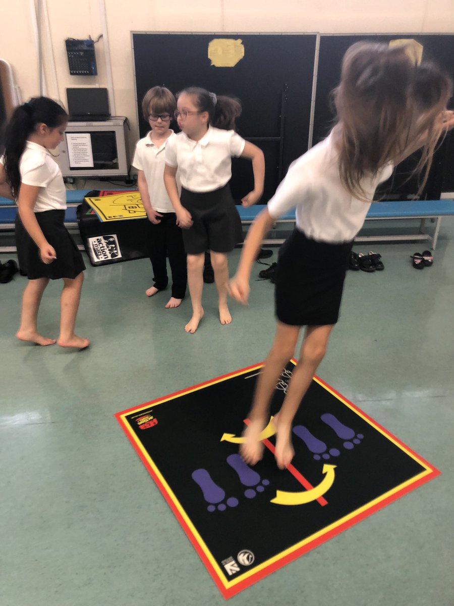 stjosephskly's tweet image. Oak Class PE using our new @Action_Mats @bcw_cat #BestDaysOfTheirLives #OakClassRules