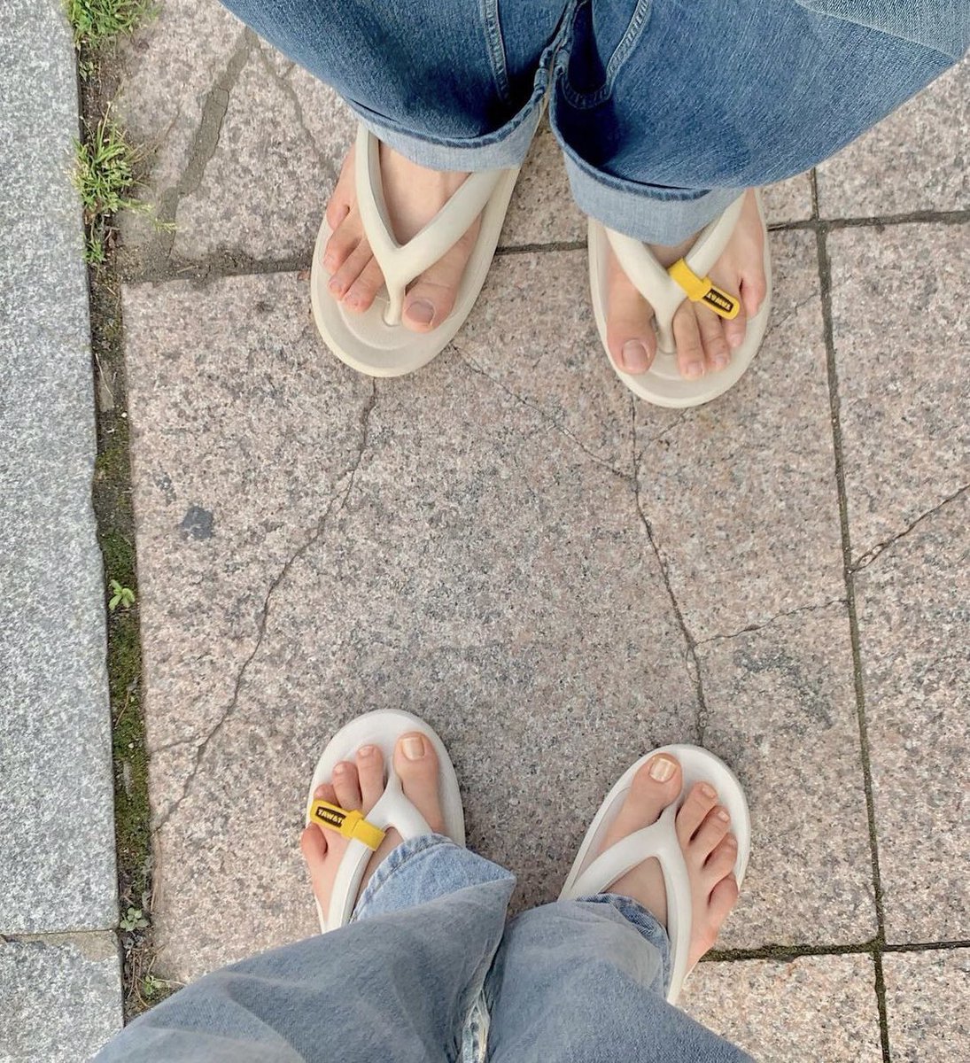 พร้อมส่ง COS OVERSIZE , รองเท้า CROCS tweet media
