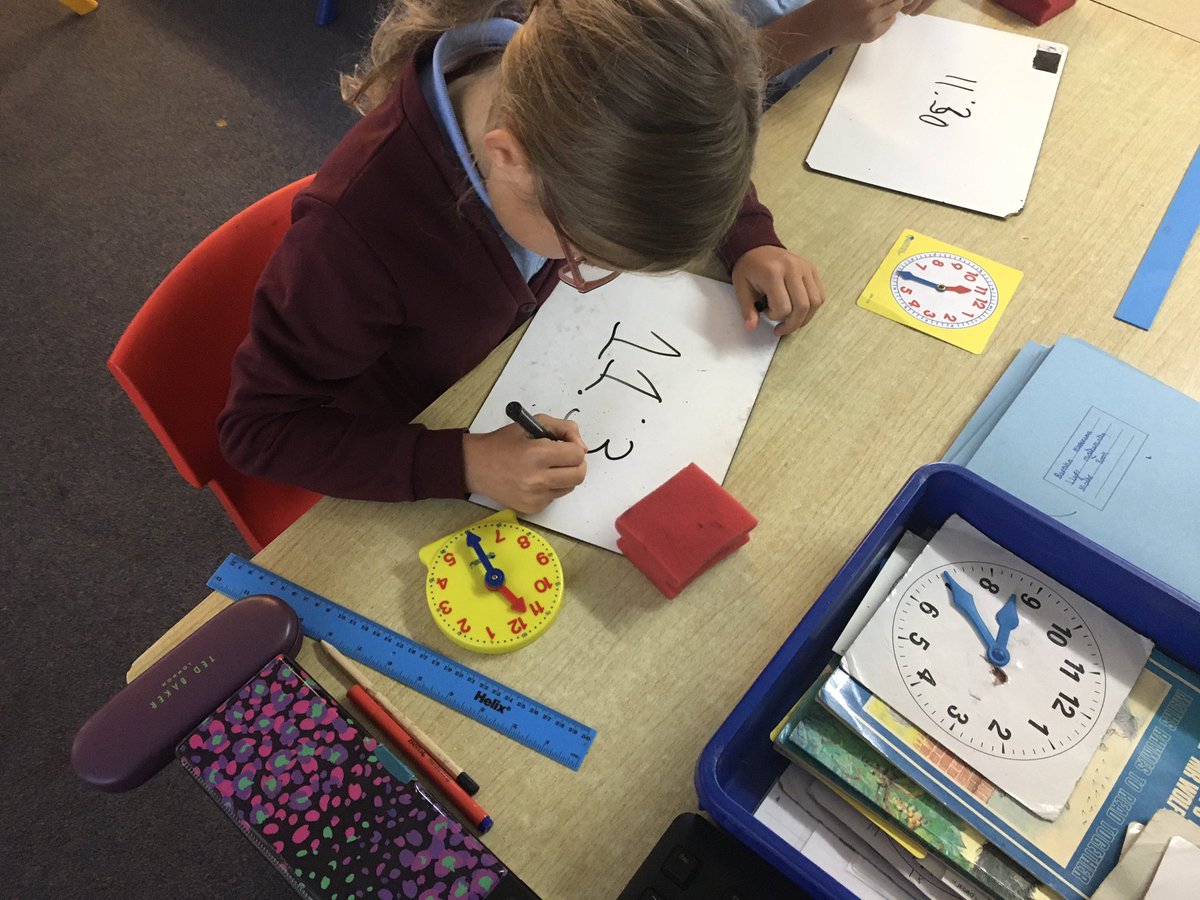 Stphilipevanspr's tweet photo. Blwyddyn 4 have been using clocks to tell the time to the minute using analogue and digital clock faces. #SPEnumeracy #SPEmaths https://t.co/2ayxScumHO
