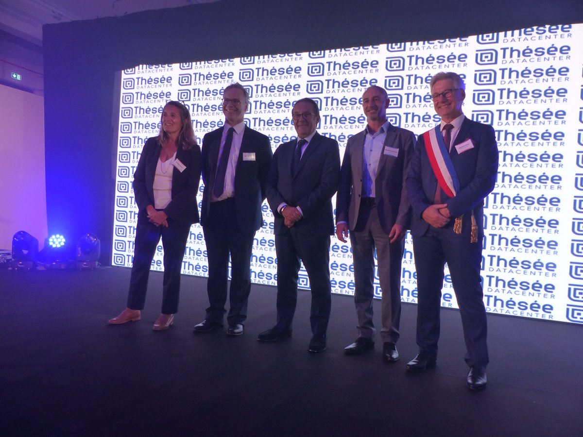 TheseeData's tweet photo. Notre soirée d’inauguration Thésée DataCenter s’est déroulée jeudi dernier, encore merci aux invités qui se sont joints à nous et pour les autres un petit aperçu en image ! 🥂📸✨

#Inauguration #Soirée #ThéséeDataCenter #Datacenter #Officielle  #Septembre #France #Aubergenville https://t.co/9ljqbQ9HZ2