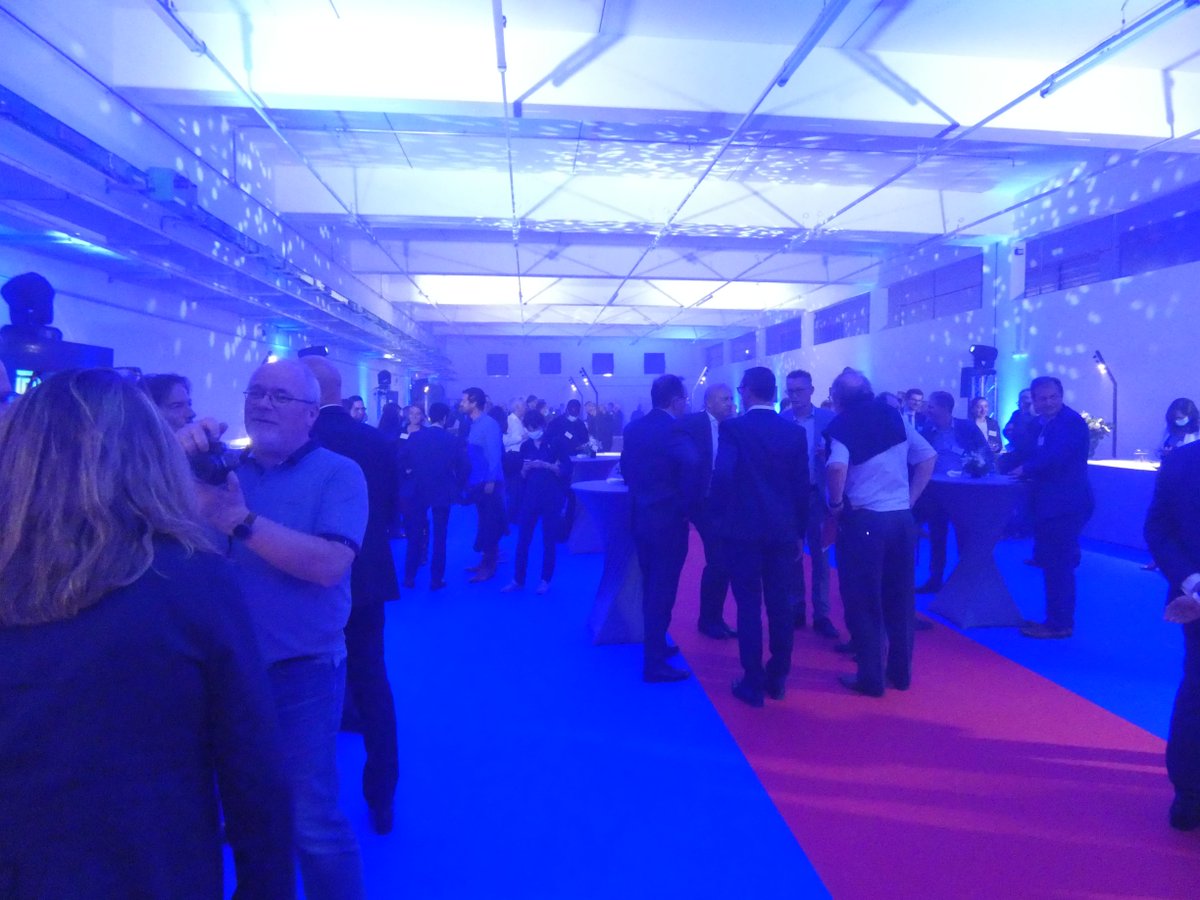 TheseeData's tweet photo. Notre soirée d’inauguration Thésée DataCenter s’est déroulée jeudi dernier, encore merci aux invités qui se sont joints à nous et pour les autres un petit aperçu en image ! 🥂📸✨

#Inauguration #Soirée #ThéséeDataCenter #Datacenter #Officielle  #Septembre #France #Aubergenville https://t.co/9ljqbQ9HZ2