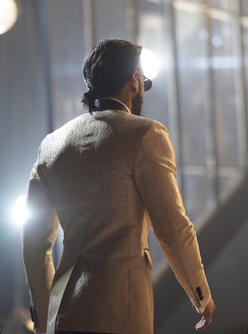filmfare's tweet photo. Guess who. https://t.co/JGHUUSszN8