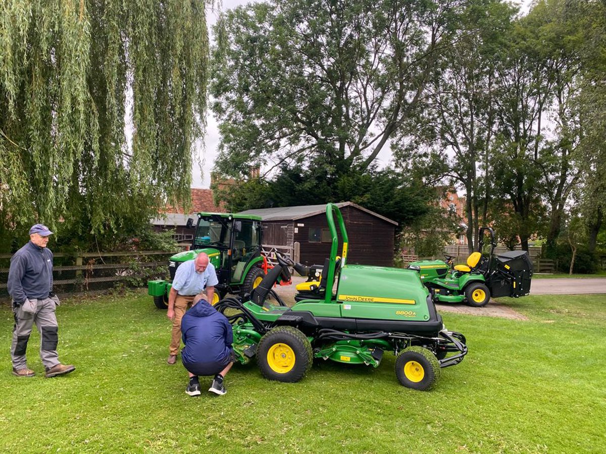 FarolLtd's tweet photo. Farol is helping @AshfoldSchool with an operator lease of John Deere turf machinery. Managing Director of Farol, Matthew Vellacott is proud to be helping. The range includes JD 2038R, the Wessex WFM 145 Flail Mower, 8800A TerrainCut and the X950R Article: https://t.co/5PDLOe1OD4 https://t.co/pbBTehzND3
