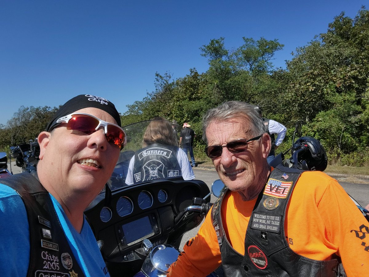 GunnersLEMCStL's tweet photo. Hawk and Chips on the Arkansas/Oklahoma ride! https://t.co/oYLM2Ow8ml