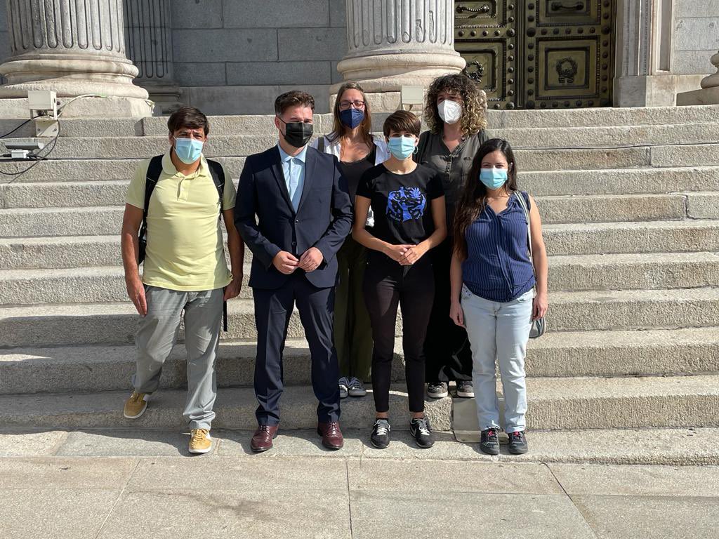 MartaRosiq's tweet photo. Presentem una Proposició de Llei de Regulació Integral del Cannabis, amb l'objectiu de reduir-ne el consum, prevenir i tractar les addiccions, acabar amb la màfia i garantir-ne el seu ús terapèutic. https://t.co/zXNUsIYJVC