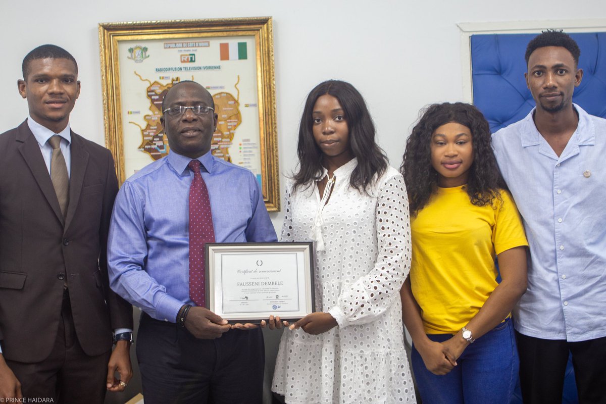 Nabehe_Soro's tweet image. Le lundi 27 septembre 2021, nous avons exprimé notre gratitude au DG de la RTI au nom de @OngGiveSmiles , @Leadersdedemain ,Soukpa Fondation.

M. Fousseni D. a encouragé notre initiative à l’endroit des enfants de Adzopé.

Merci à son Conseiller S, M. David Mobio.

#NS #TheSun 🌞