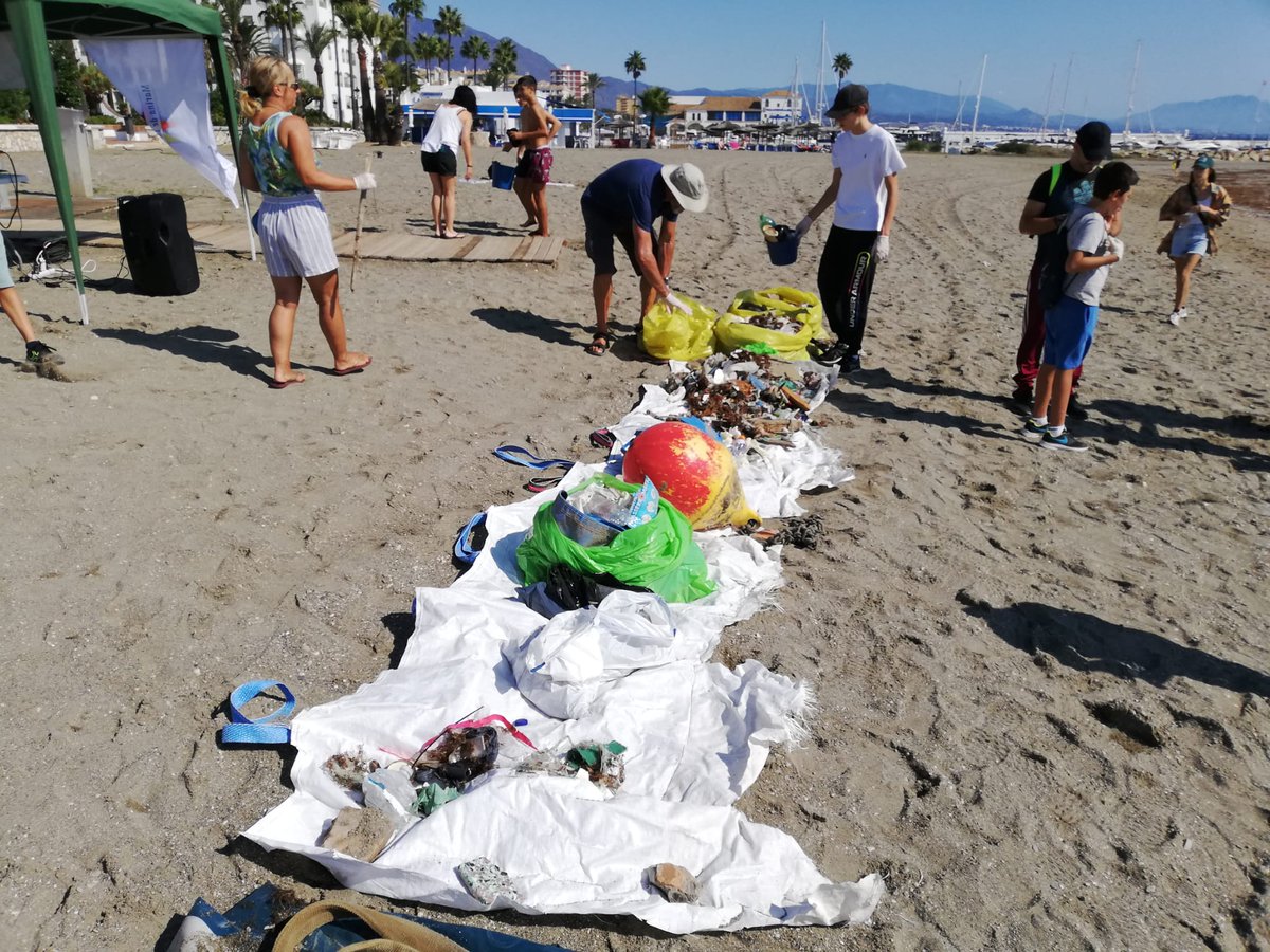 ♻La VII Gran Limpieza Internacional de Fondos Marinos realizada este fin de semana ha finalizado con la retirada de cerca de 9 toneladas de residuos. 

⚓ Nuestro grupo ha colaborado en las limpiezas llevadas a cabo en <a href="/MarinadlEste/">Puerto Marina del Este</a> y <a href="/MarinaLaDuquesa/">Puerto Marina La Duquesa</a>. 

ow.ly/giUF50GhIBG