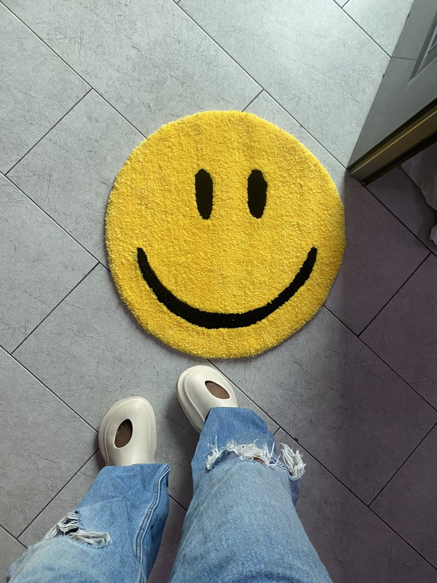 flexgodmo's tweet photo. I make rugs now, please follow my business page @mo.rugs on Instagram coming soon 🥳 https://t.co/0IDqMi1DON