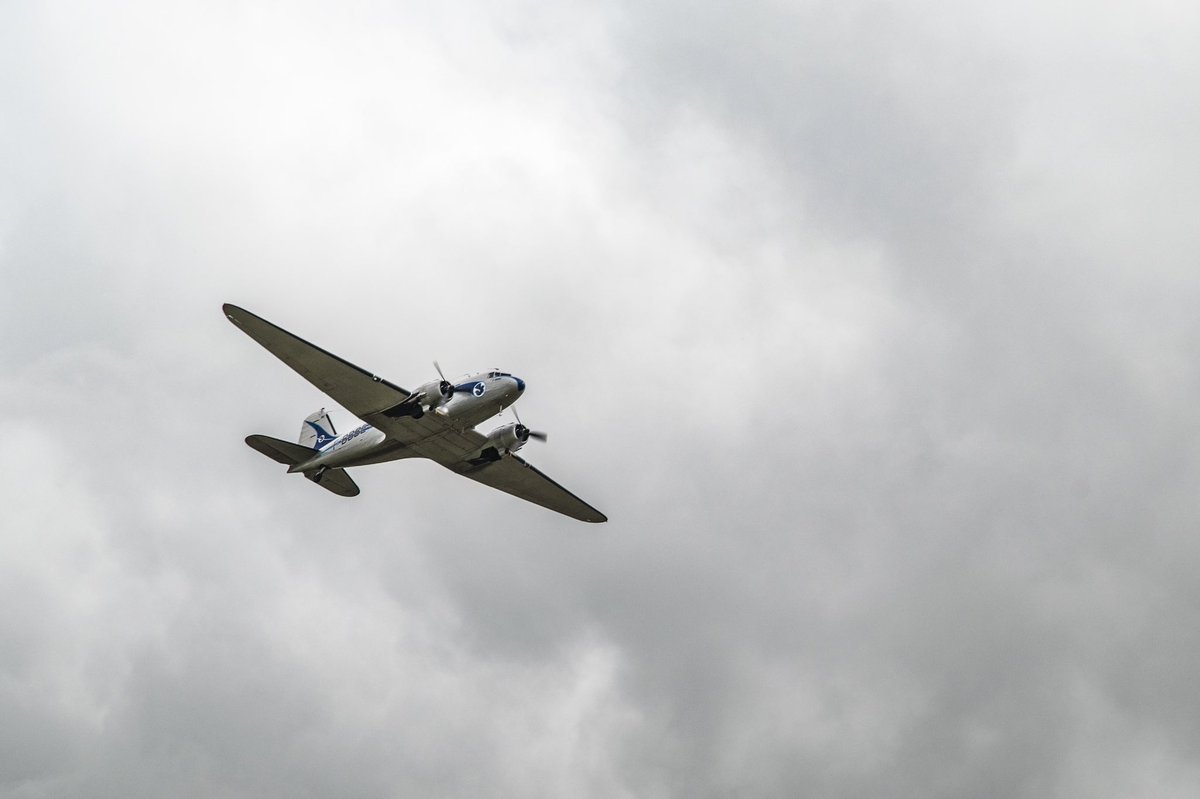 NosDren's tweet photo. Refueling and air show of the French transporter Douglas DC-3 F-AZTE. ✈️
#planespotting #plane #douglas #dc3 #airshow #airlegend #warbird #ww2plane #photography #planephotography #NosDren #aviationphotography #vintage https://t.co/ZmYn267zCX