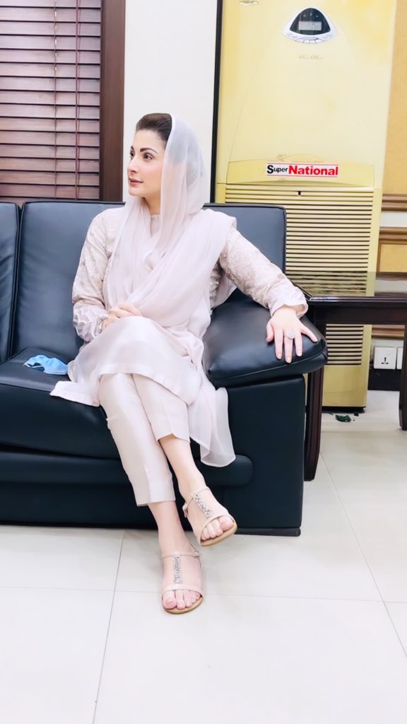 SaniaaAshiq's tweet photo. My leader @MaryamNSharif at PMLN Central Secretariat for Rawalpindi Division meeting. https://t.co/cF9zHDOJ7V