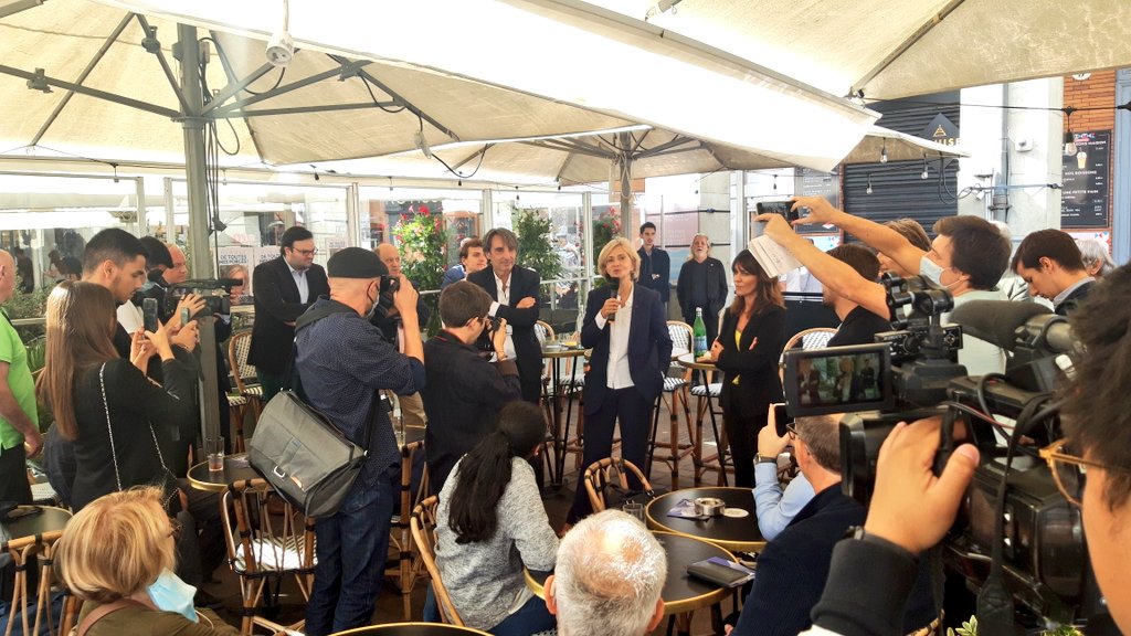 SoyonsLibres's tweet image. À Toulouse, @vpecresse présente aux adhérents et aux élus son projet pour la France : rétablissement de l&apos;autorité, réarmement de la justice, nation éducative, débureaucratisation des services publics, libération des énergies entrepreneuriale, revalorisation du travail, famille..