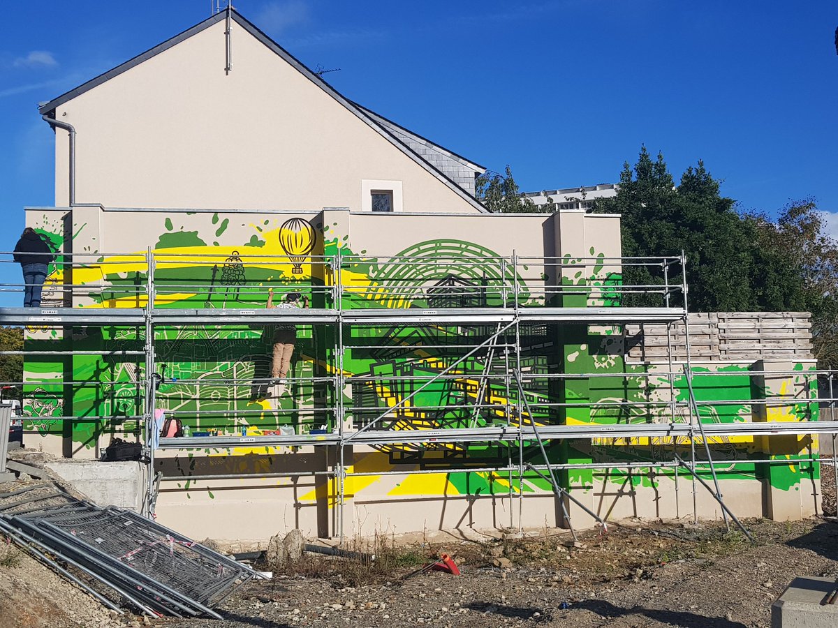 Isabelle Gramoullé🇨🇵🇪🇺 (@isagram49) on Twitter photo #CultureAngers🎨#AustinDays
#WorkInProgress
<a href="/milasketch/">milasketch</a>, #StreetArtiste🇺🇸 texane, crée une nouvelle fresque #AngersVibe à l'angle de la rue Larevellière juste en face du <a href="/CRR_Angers/">Conservatoire Angers</a> & qui fera écho à celle que <a href="/atxjed/">Jed Taylor</a> a peinte en 2018 !
Présentation <a href="/jokersspub/">Joker's Pub Angers</a> le 01/10 à 20h30. #CultureAngers🎨#AustinDays
#WorkInProgress
<a href="/milasketch/">milasketch</a>, #StreetArtiste🇺🇸 texane, crée une nouvelle fresque #AngersVibe à l'angle de la rue Larevellière juste en face du <a href="/CRR_Angers/">Conservatoire Angers</a> & qui fera écho à celle que <a href="/atxjed/">Jed Taylor</a> a peinte en 2018 !
Présentation <a href="/jokersspub/">Joker's Pub Angers</a> le 01/10 à 20h30.