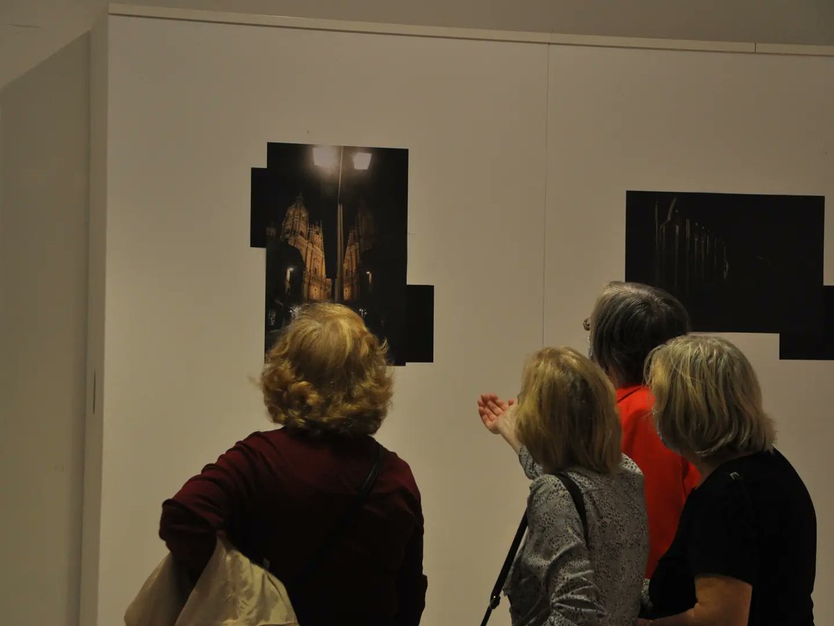 Ayer se inauguró la exposición de fotografía "Salamanca y los Mayores" de @alex_lorrys 📷

Estará abierta al público durante esta semana en el C.M.I Trujillo hasta las 22:00 🤩

¿Te la vas a perder?😏

Hoy continuamos con más actividades 👏