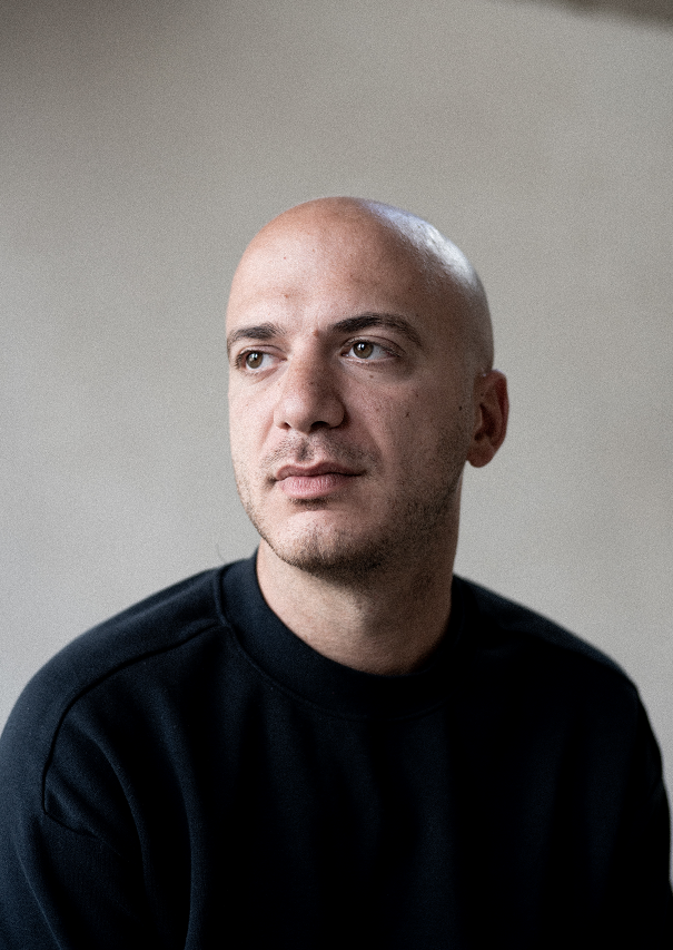booksbybluebird's tweet photo. ‘If there is a story of our times, Hassan Akkad tells it in this remarkable memoir. Akkad writes with urgency, honesty and some generosity, finding hope and possibility amid the despair.’ 

The @guardian reviews @hassan_akkad’s brilliant HOPE NOT FEAR: https://t.co/eVAdW24nJL. https://t.co/nmkqa5yTiq