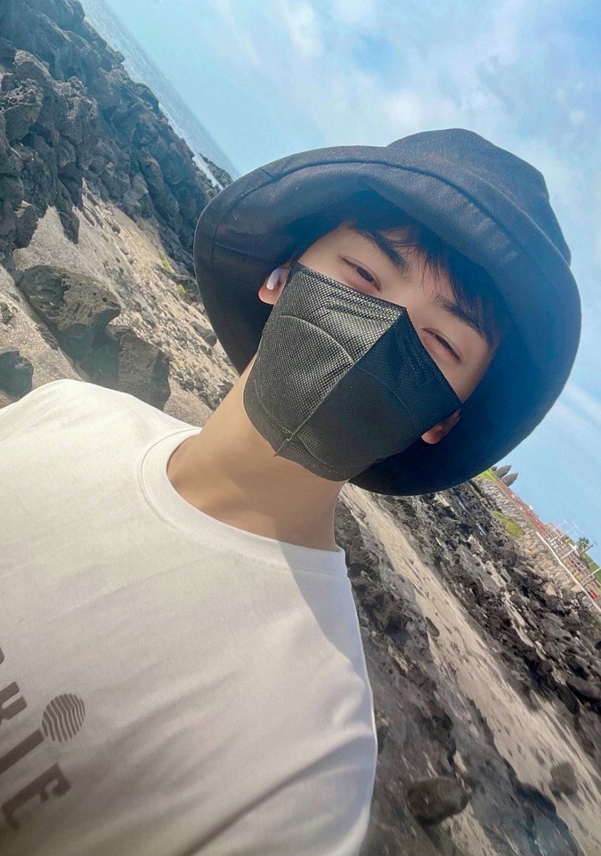 Nothing compares a breath of fresh air. It was a mild sunny day, just a perfect time to go outside for a walk and feeling your lungs inflate with the onrush of scenery. Something I'd prefer for a healing time.