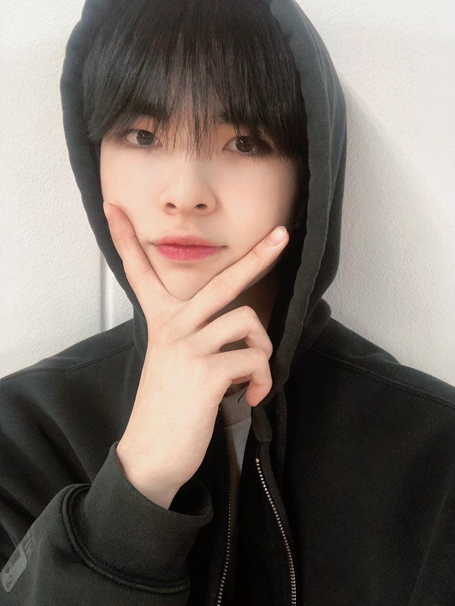 210928 | MU FNS UPDATE 

I wore a hoodie and took a picture ✌️

#EPEX #이펙스 #MU #뮤