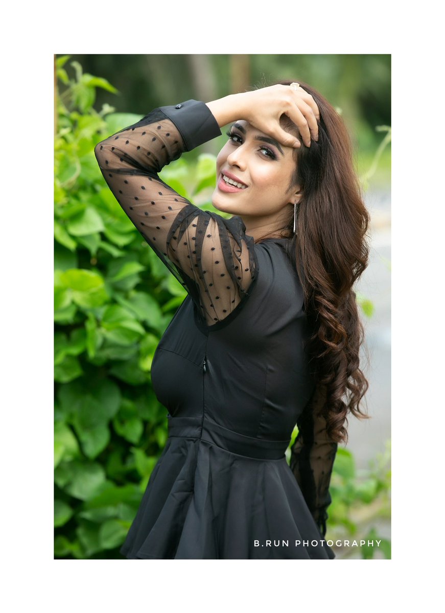 Nehhaamalik's tweet photo. You must face both light &amp; dark to know who you are ….✌️❤️❤️

#mumbai #shootdiaries #hersheinbox #photoshoot #streetphotography #fashion #style #styleblogger #fashionista #newshoot #portraitphotography #shoot #bollywood #pollywood #punjabiactress #nehamalik https://t.co/M7sKPEr6Lv