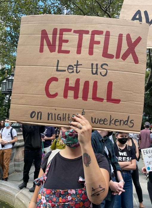 🎬💥Los técnicos de cine/TV de Hollywood están al borde de la mayor huelga en la industria desde 1945. Los miembros del sindicato <a href="/IATSE/">IATSE // #IASolidarity</a> votan el 1 de octubre si autorizan una huelga que paralizaría la industria en todo el país. #IASolidarity 

Pero, ¿qué es lo que piden? Hilo👇🏼