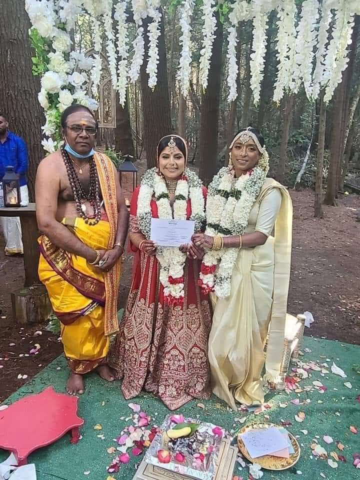angelqueentus1's tweet photo. கனடாவில் இடம்பெற்ற இந்து சமய முறையிலான தன்பால்ஈர்ப்புடைய( lesbian) பெண்களின் திரு���ணம் 
வாழ்த்துக்கள் ❤🏳️‍🌈
#Canada #tamilLgbt #tamillesbian #tamil https://t.co/AGopiIFYpV