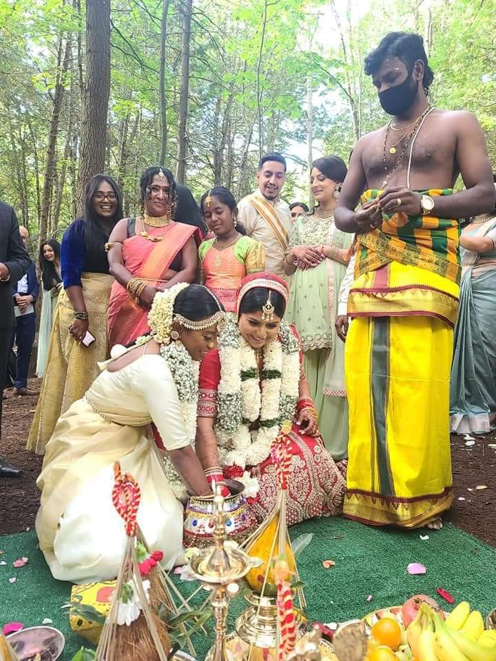 angelqueentus1's tweet photo. கனடாவில் இடம்பெற்ற இந்து சமய முறையிலான தன்பால்ஈர்ப்புடைய( lesbian) பெண்களின் திரு���ணம் 
வாழ்த்துக்கள் ❤🏳️‍🌈
#Canada #tamilLgbt #tamillesbian #tamil https://t.co/AGopiIFYpV
