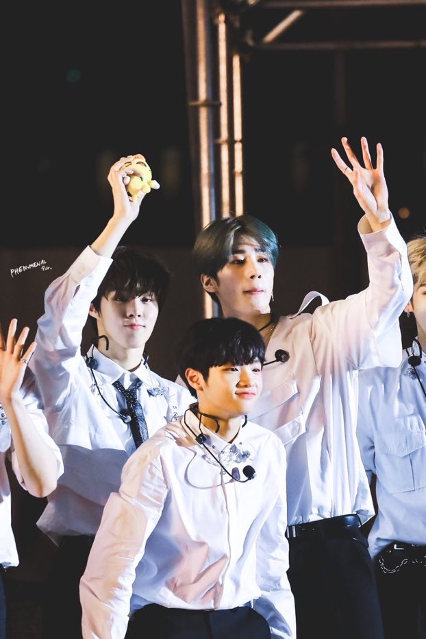 Cucumber_suju13's tweet image. พ่อ แม่ ลูก ❌❌❌
คนหล่อ 2 คน ที่คอยตามจีบน้องเพว ✅✅