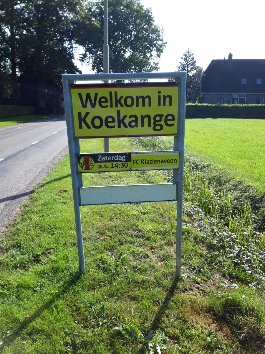 Vitesse63's tweet photo. De welkomstborden staan er al een tijdje, maar eindelijk kunnen we er nu een thuiswedstrijd op aankondigen. Zaterdag ontvangen we @FCKlazienaveen1. #Koekange https://t.co/jqHMZVZJAV