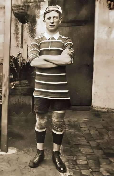 chrisrussell65's tweet photo. @Fergyferg4 all the best in retirement , you are a brilliant footballer and here is my Great Great Uncle Tom Bruce he played for the Roosters ,this picture taken in 1911. https://t.co/TwIsJGUMuB