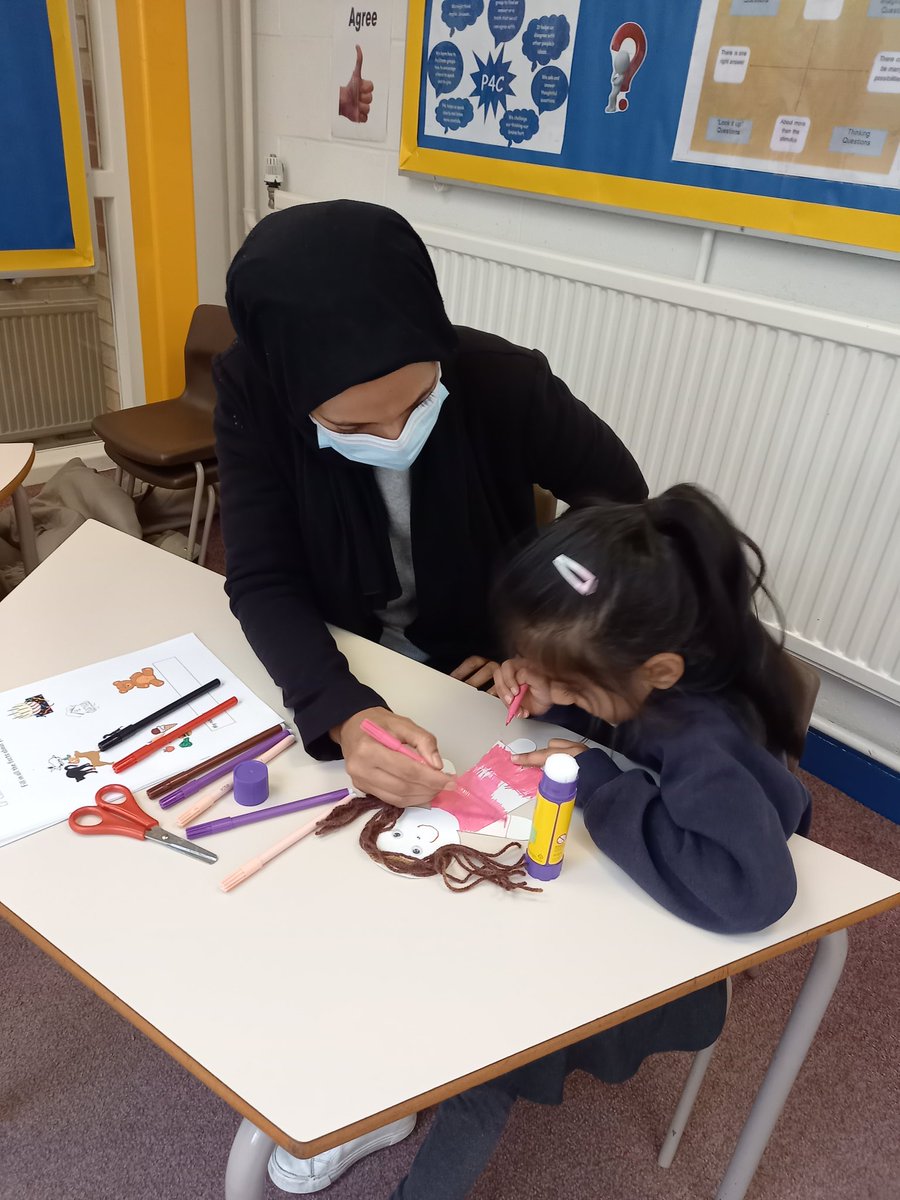 jillharland1's tweet photo. Love seeing the parents working alongside our pupils @Prima1Brudenell @leedscitycoll and using our #languageoflearning based on the brilliant #educatingruby @GuyClaxton https://t.co/wNijPqWuco