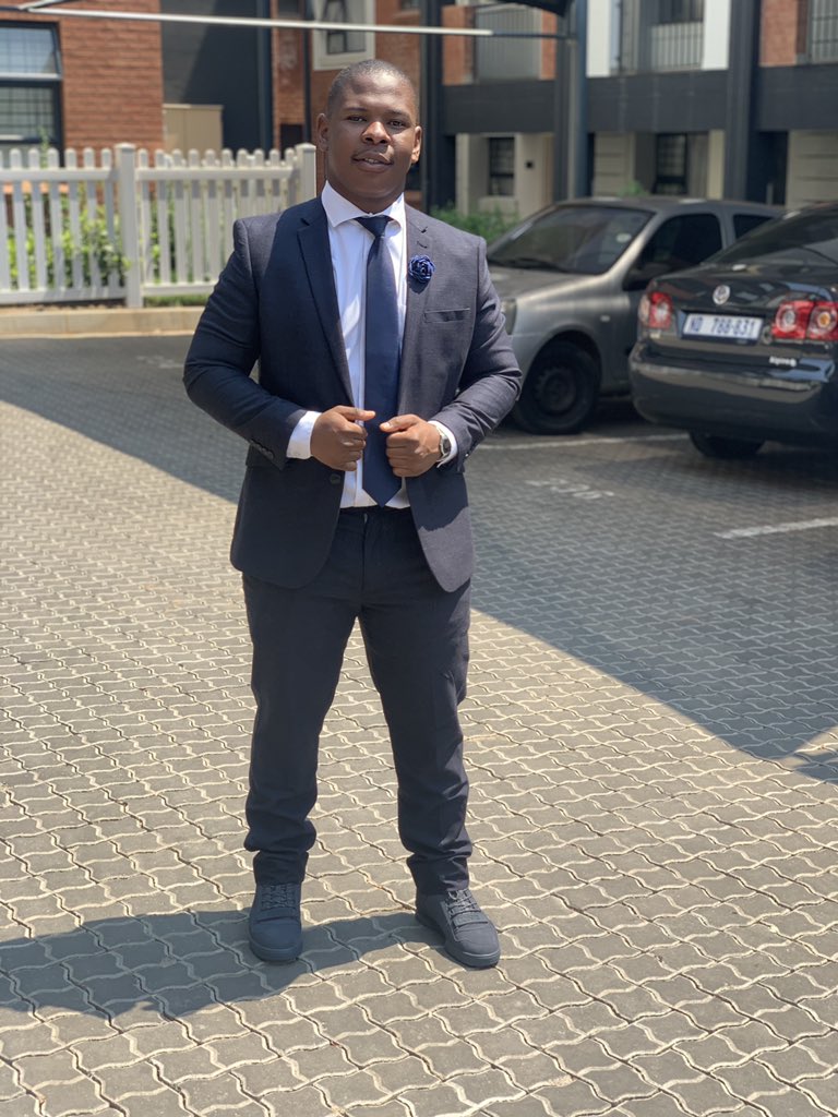 CliveRamudzuli's tweet photo. Everyone has the right to decide their own destiny; Khuphuka Black Child👨🏿‍🎓🖤 https://t.co/C0ypnpQjHw