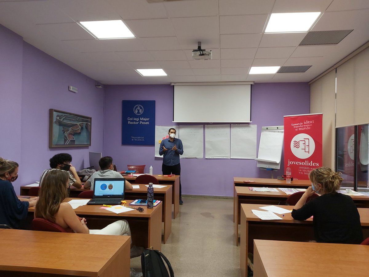 AnnalisaCarus10's tweet photo. Today we start our second workshop of the #Pulse project in #Valencia to share from @JOVESOLIDES with our partners  methodologies for inclusion of #migrants and #Roma people! https://t.co/y6QTfwkNIA