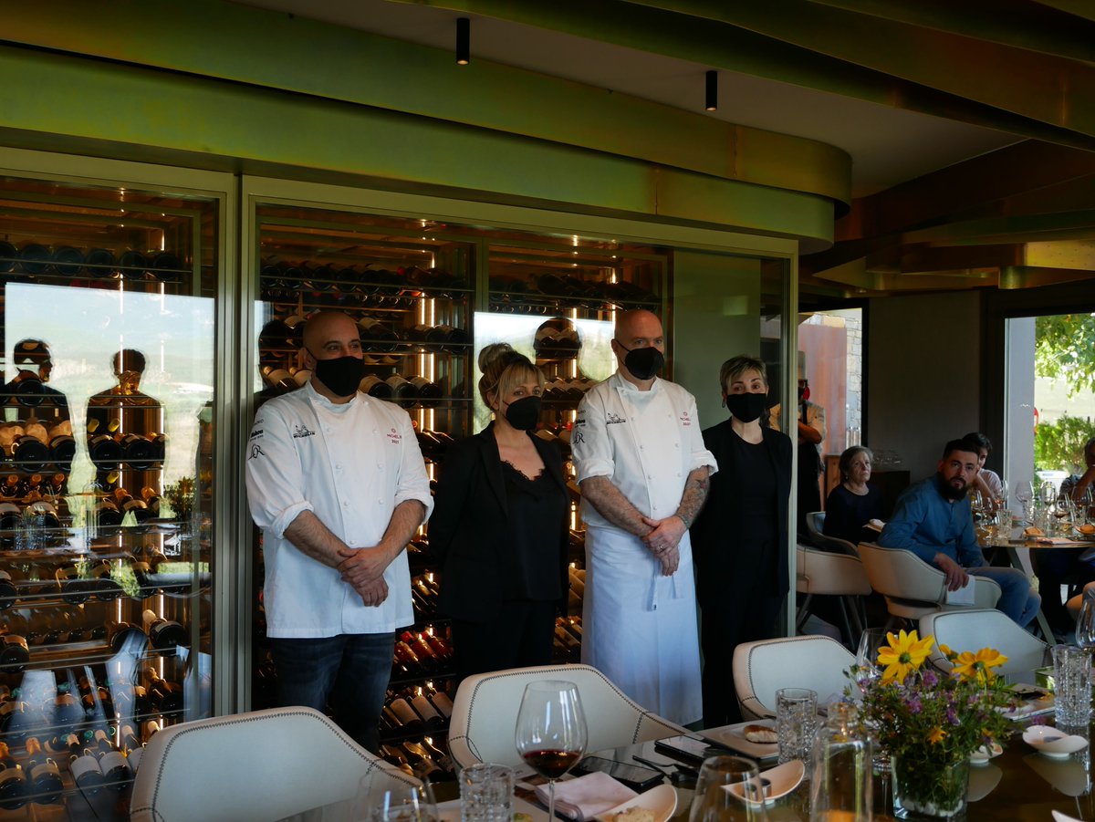 Bajo estas mascarillas está la cara de satisfacción por el trabajo bien hecho. Impresionante el cierre ayer en <a href="/callizoainsa/">Restaurante Callizo</a> dentro de los talleres "Huesca, la Magia de la Gastronomía". 
Una cita histórica y muy emotiva junto a compañeros, amigos, colaboradores y autoridades🤗