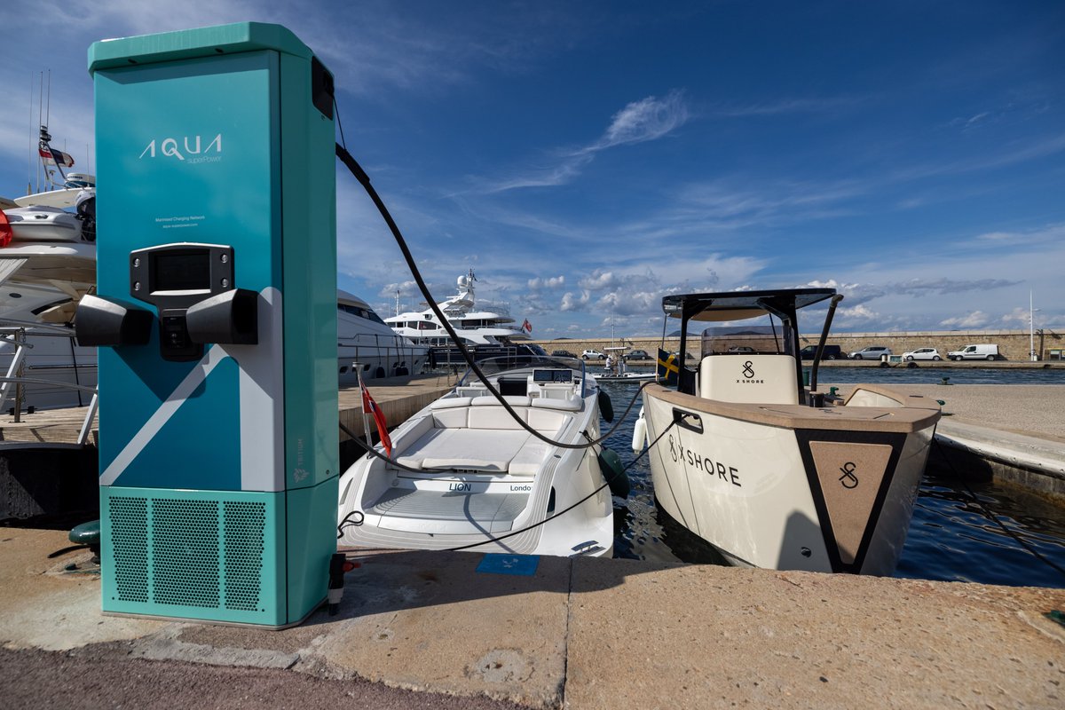 gianbasilio's tweet photo. Il mio servizio  da #STropez dalla manifestazione di #Aqua che ha riunito i più importanti marchi internazionali di nautica elettrica. Anche le barche ricaricano fast. 🔌🔌🔌⬇️⬇️⬇️
https://t.co/lI4PGwd3Zx https://t.co/BvzFZl7Y7h