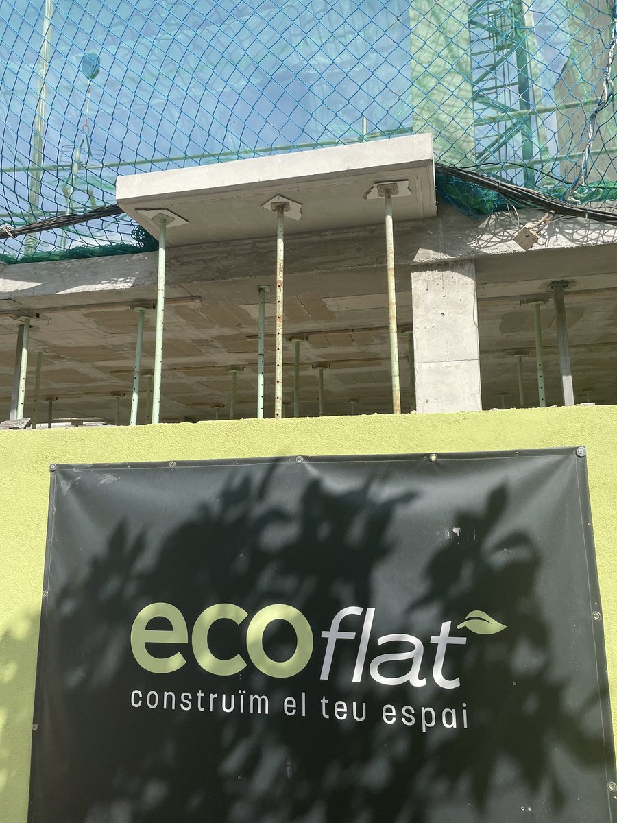 Insisteixo... fa uns anys varen prohibir ficar l'apel·latiu ‘BIO’ als iogurts que no ho eren al 100%...
No hauria d'estar permès vendre sota un logo de ‘ECO-Flat’ quan fas una estructura de formigó tradicional.
No tot s’hi val.
#Terrassa #arquitectura
