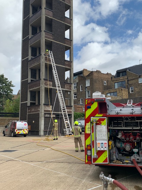 CamdenLfb's tweet photo. Kentish Town Blue watch starting off the tour with combination hose, pump, ladder practical drills #alwaysready https://t.co/3lqj3bhE6C