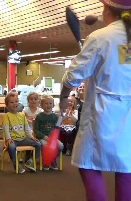 ClownKiko's tweet photo. Professor Kiko – Kinderboekenweek 2021 voorstelling https://t.co/zBtrOsbhHJ https://t.co/zUUvtnW52y