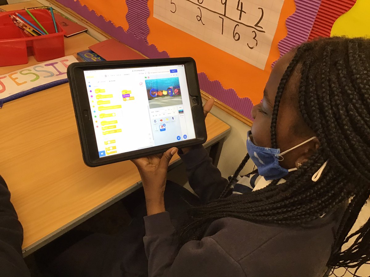 AnnunciationHA8's tweet photo. The children are thoroughly enjoying creating their own google logos on scratch #CodingWeek #Computing #CreatingAlgorithms https://t.co/oxJ9NL0kdk