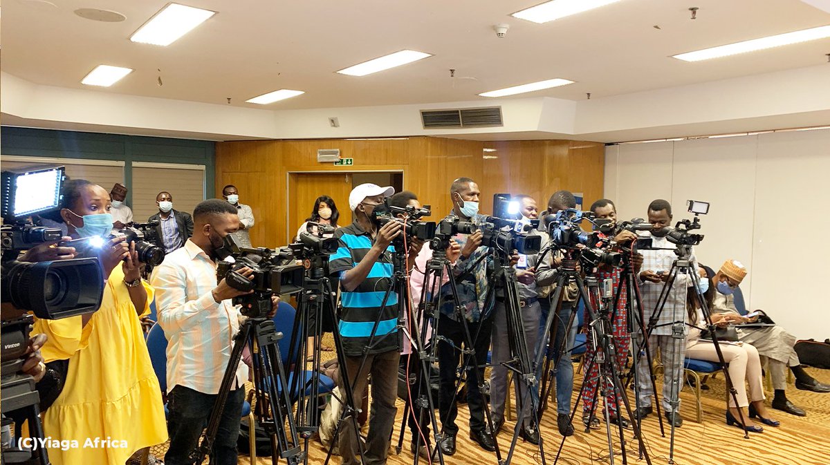 YIAGA's tweet photo. Our experience & observations of elections & the widely-held views of Nigerians makes us expect @nassnigeria to accept the version of the Electoral Act that allows INEC to determine the mode of conduct of elections, including transmission of results
#FixElections https://t.co/8OuEl4AsIP